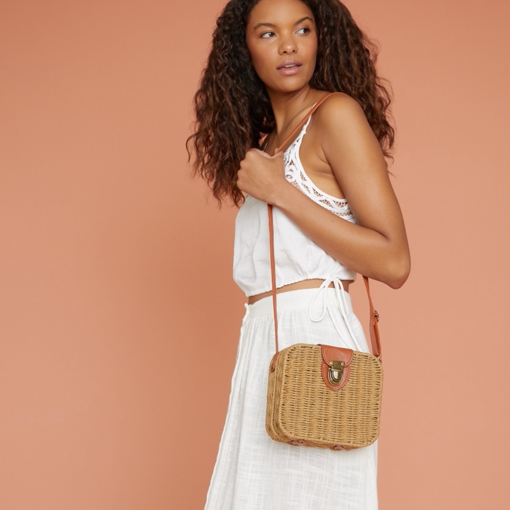 NWOT summer and rose Straw Crossbody